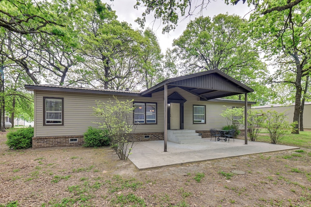 5 Blocks to Beach Access: Sanders Island Getaway!