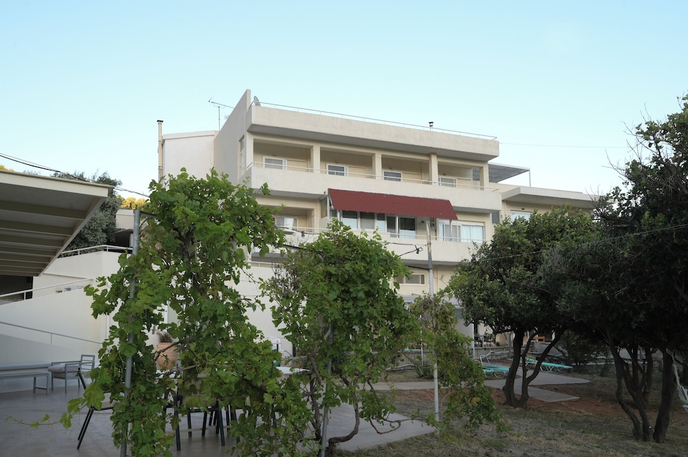 Antonis Apts - Physio Fitness Retreats