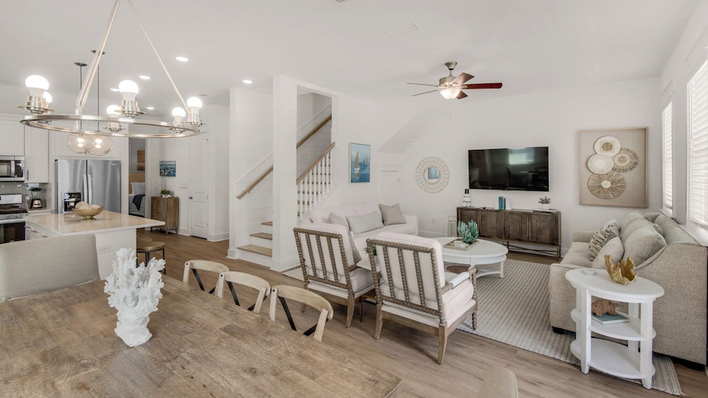 Spacious 4BR With 2 Master Suites, Golf Cart, .3 Miles to Beach - Sleeps 15