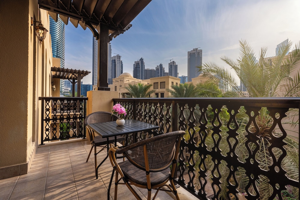Maison Privee - Stylish & Spacious Apartment in Downtown Dubai