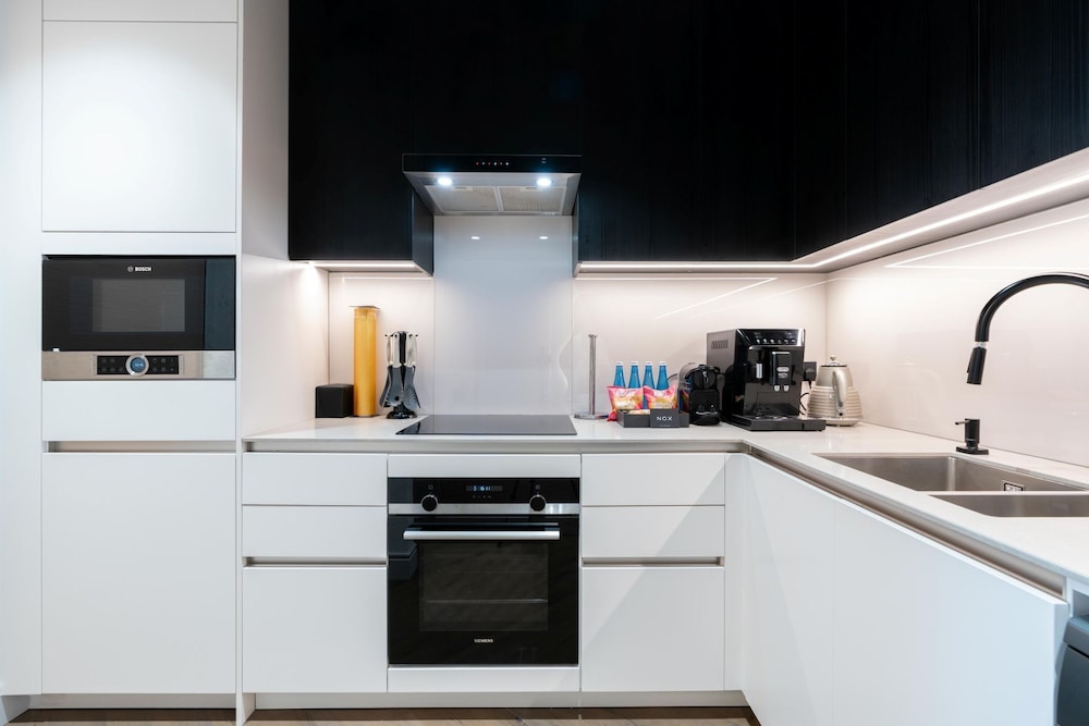2BR 2502 Jumeirah Gate 1