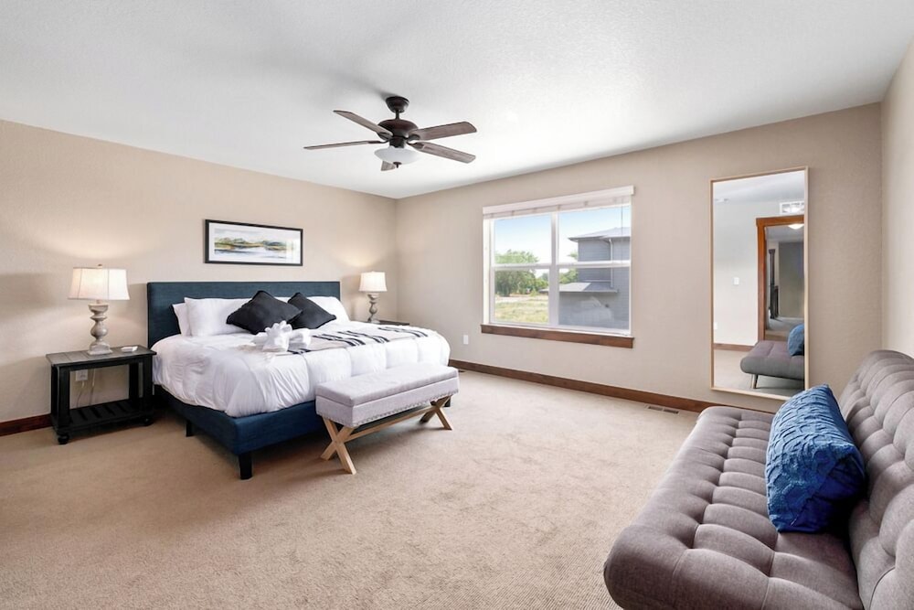 Old Town North Getaway King Beds & Game Room!