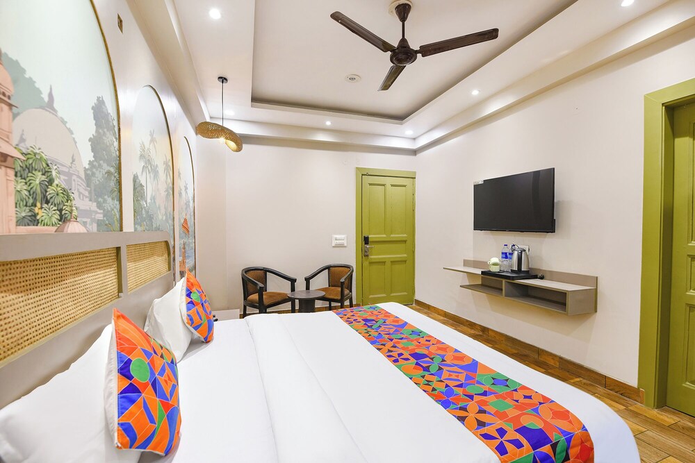 Fabhotel The White Pepper