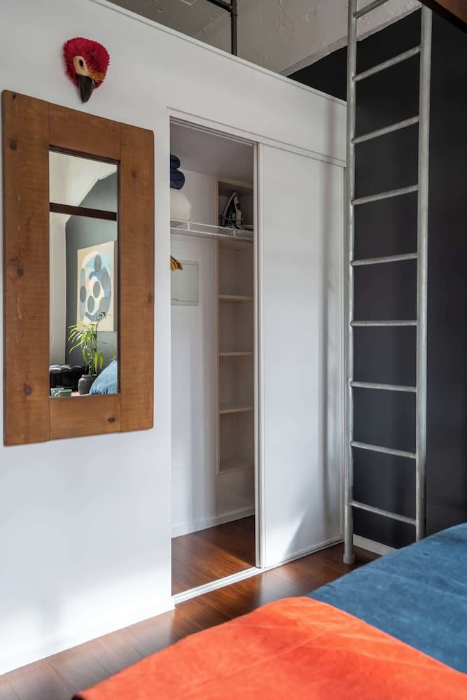 Cosy CBD Loft Walk to Dining+Shopping Zodiak Stays
