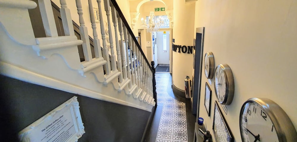 South Shields Vacations - Clifton Guest House - Property Image 2