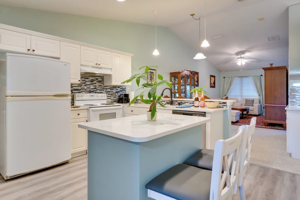Golf Course Community Home Near Springs & Swimming