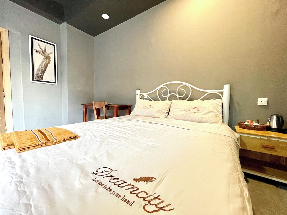 SKY HOTEL Central Phnom Penh - Rooms & Apartments