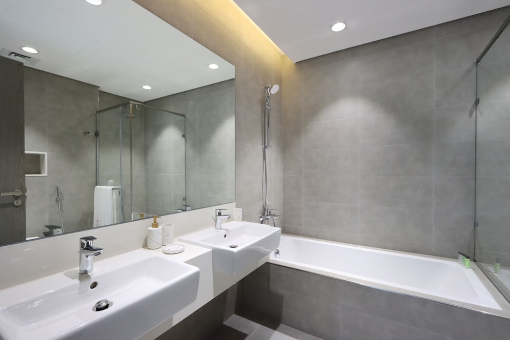 Panoramic 2BR at District One