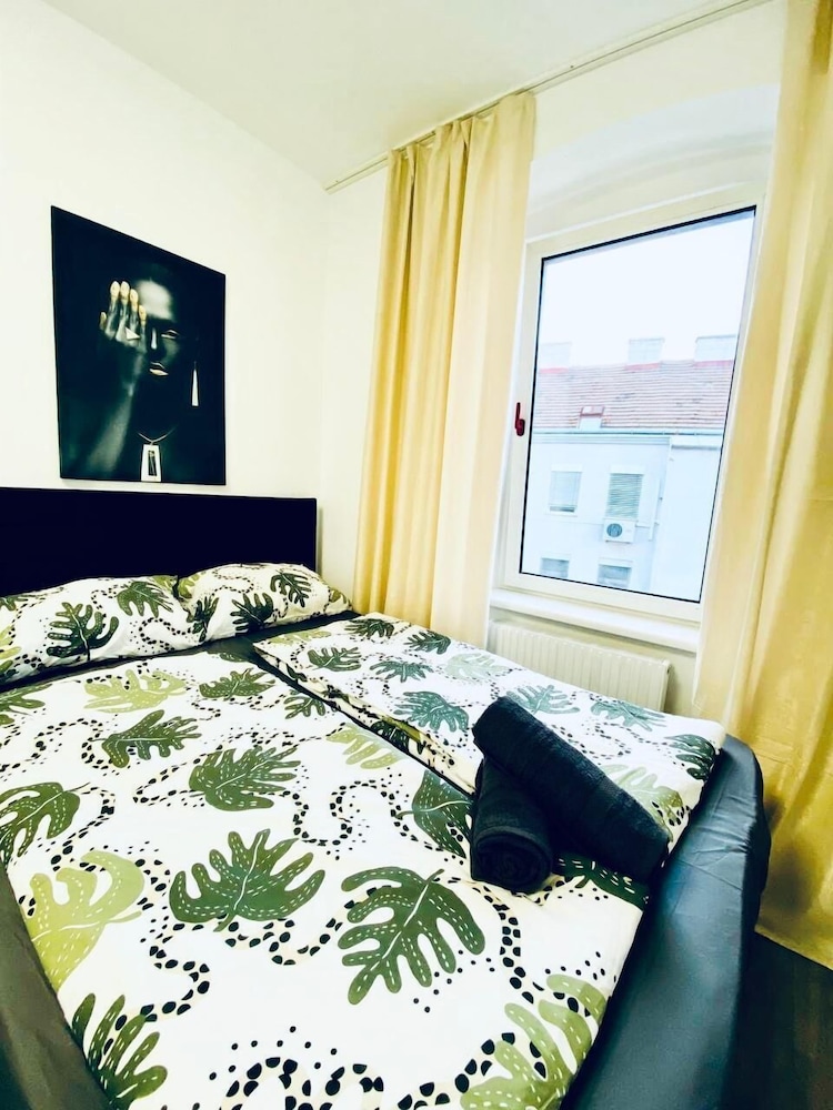 7BR Apt for 15P Near Schönbrunn