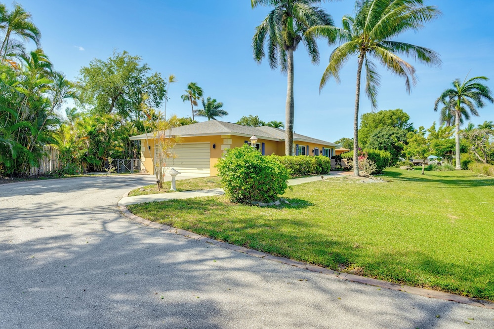8 Mi to Fort Myers Beach: Poolside Paradise!