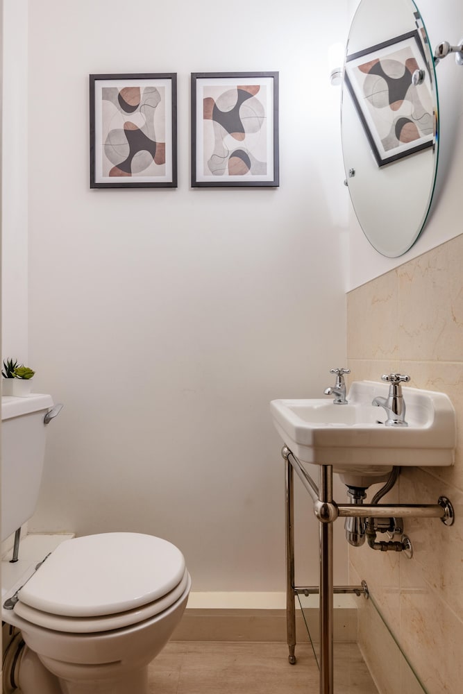Stylish 3BR 2BA in Mayfair by Hyde Park