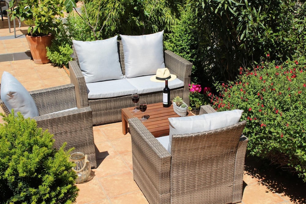 Le Patio Chambres et Table dHotes