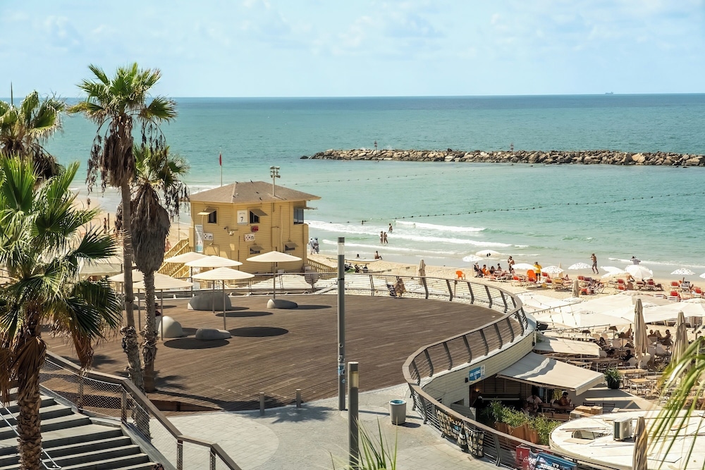 Gordon Beach Bright Stay by Sea N' Rent view 2