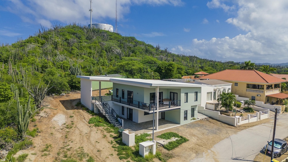 Brand NEW 2br2ba Sunset Ocean Views Balcony