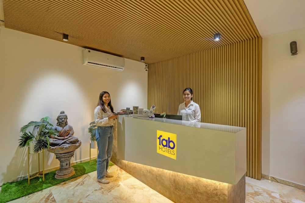 Fabhotel Blue Moon