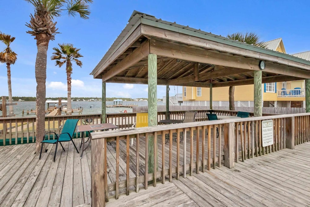 Spacious 3BR 2BA Gulf Views Dock and Boat Launch