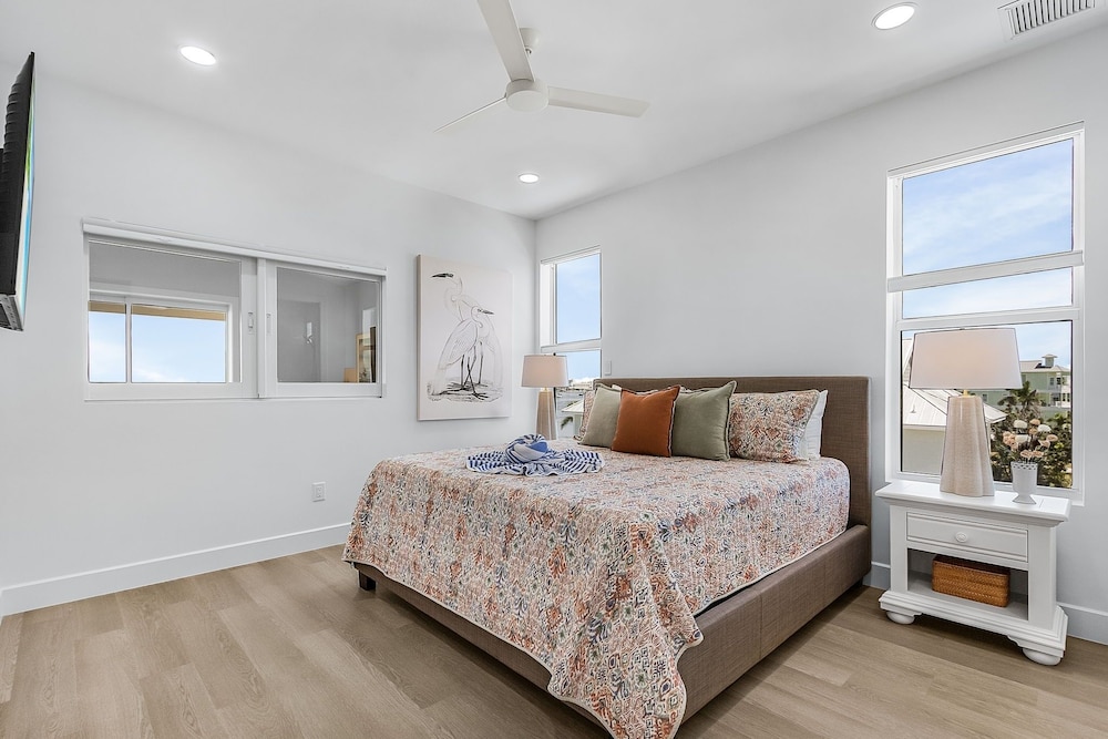 319 Bay & Beach Blessings: Pool Home W/ Water Views! 4 Bedroom Home