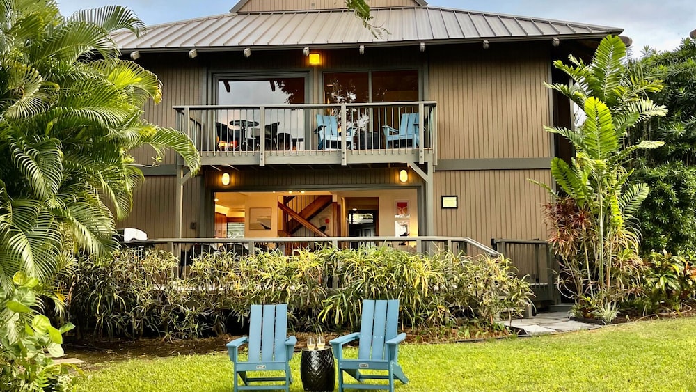 Sophisticated Oceanfront Retreat - Air-conditioned - Walk to Beach - Vrkcv