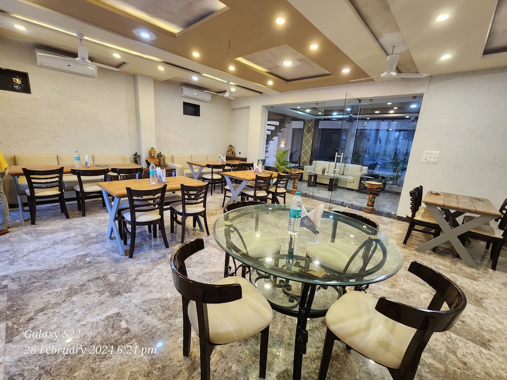 Rani Palace Hotel And Resort