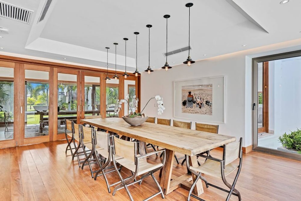 Modern Oasis Stunning Views of Golf Course River
