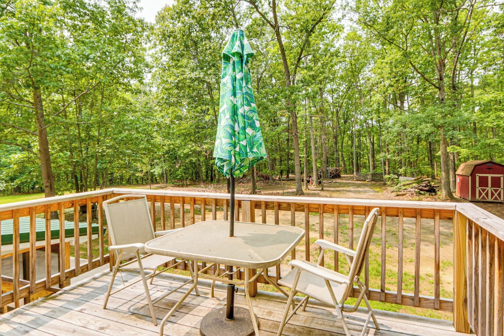 3 Mi to Potomac River: Remote Cabin in Springfield