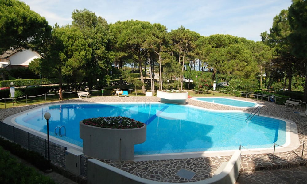 Cozy Apartment With Pool Near the sea