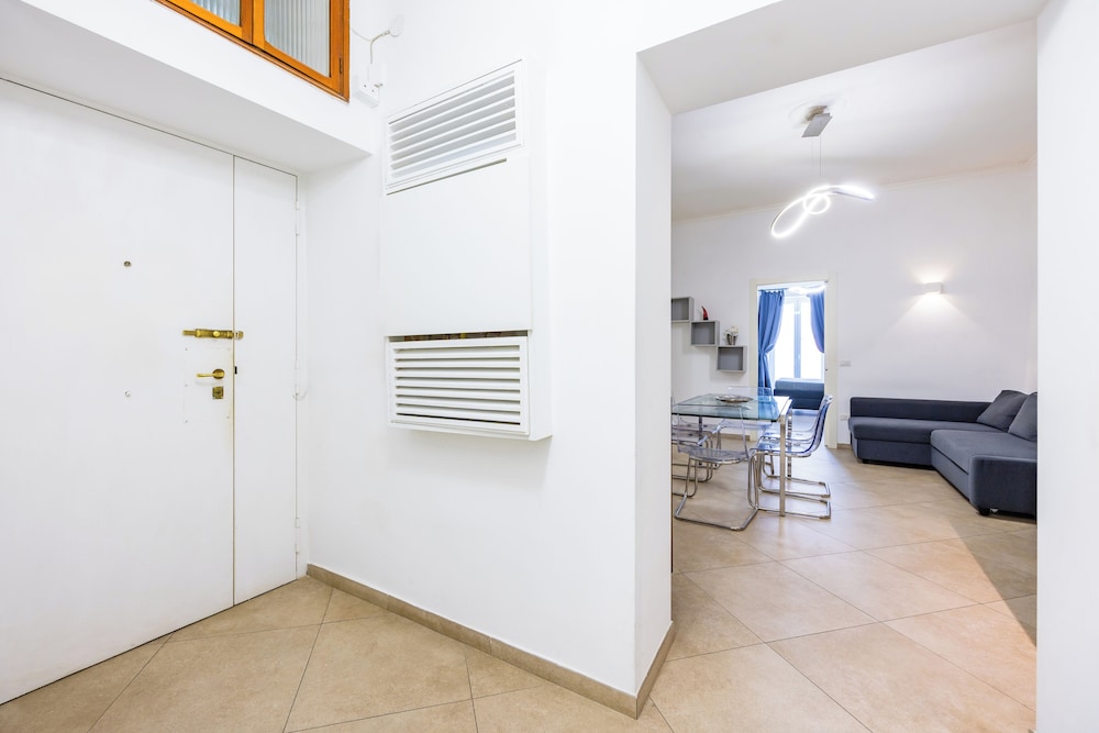 Chiaia Boutique Flat on Pedestrian Area by Napoliapartments