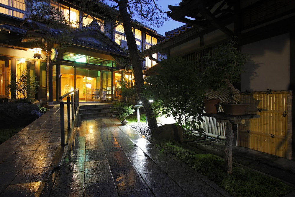 Hotel Hanaougi Bettei Iiyama - Image 1