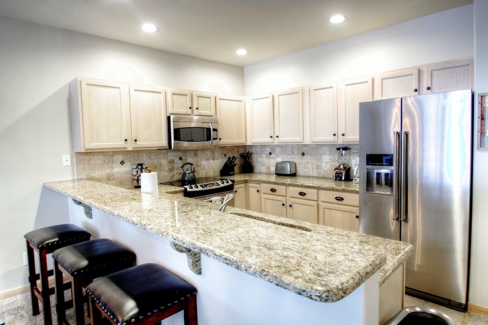 Canyon Run Townhomes F102 3 Bedroom Townhouse by RedAwning - Property Image 14