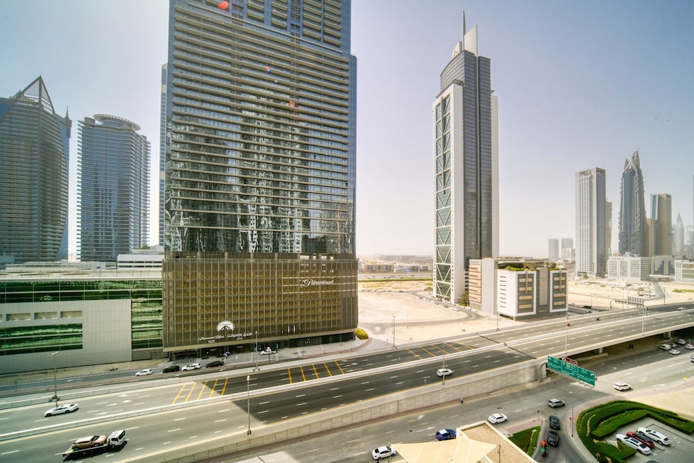Executive Towers Amazing 1BR Onsite Pool Business bay