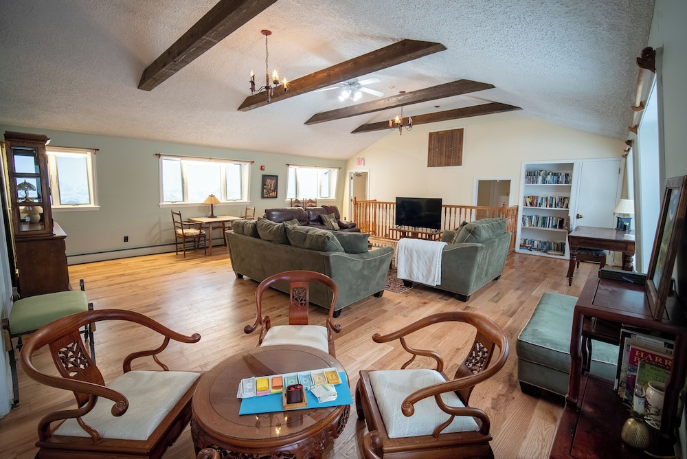 Cooper Hill Inn