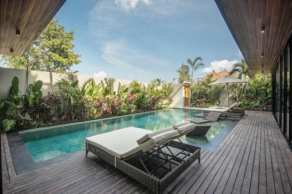 Opulent 6BR Villa, 400m From Canggus Golden Shore