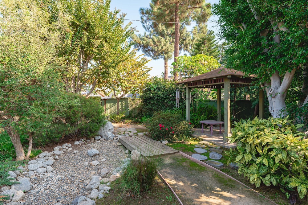 Bright Family Getaway Large Backyard Oasis Patio