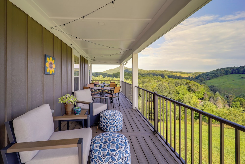 Newly Built Home w/ Panoramic Views in Jefferson!