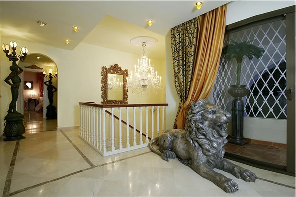 Unique Luxurious and Palacial Villa - Image 3