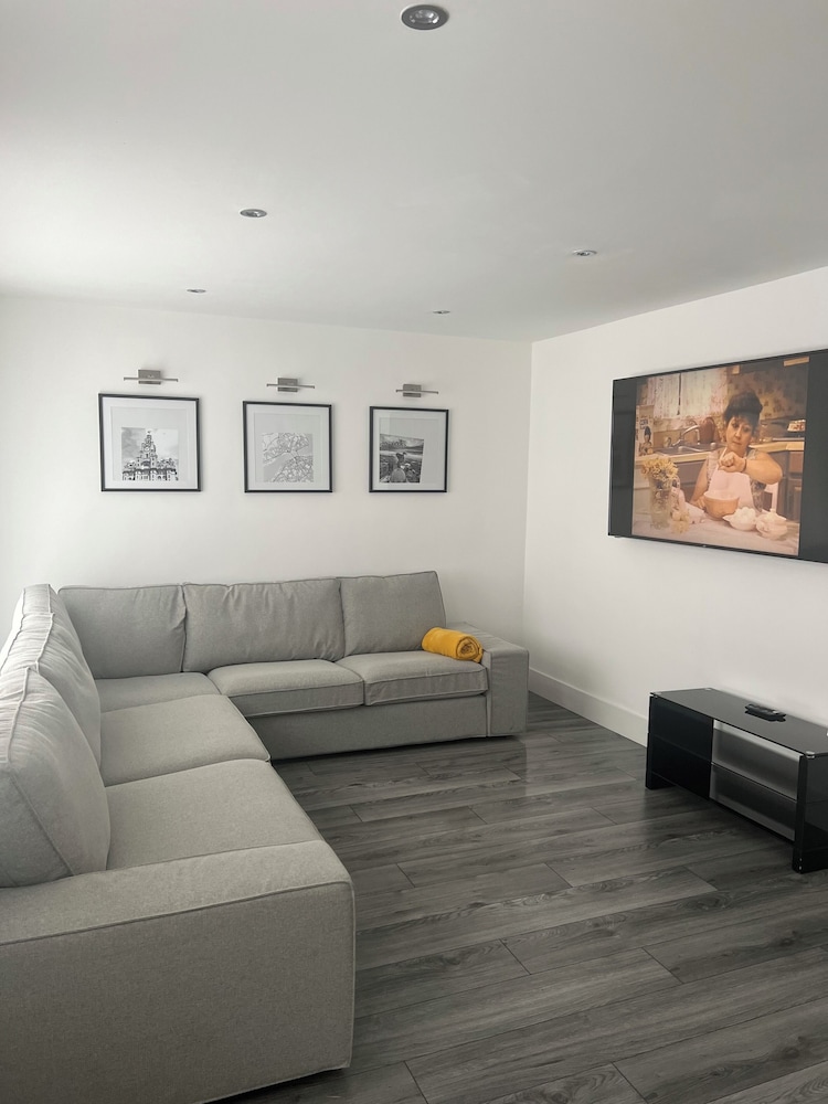 No 29 - Beautiful 4-bed House