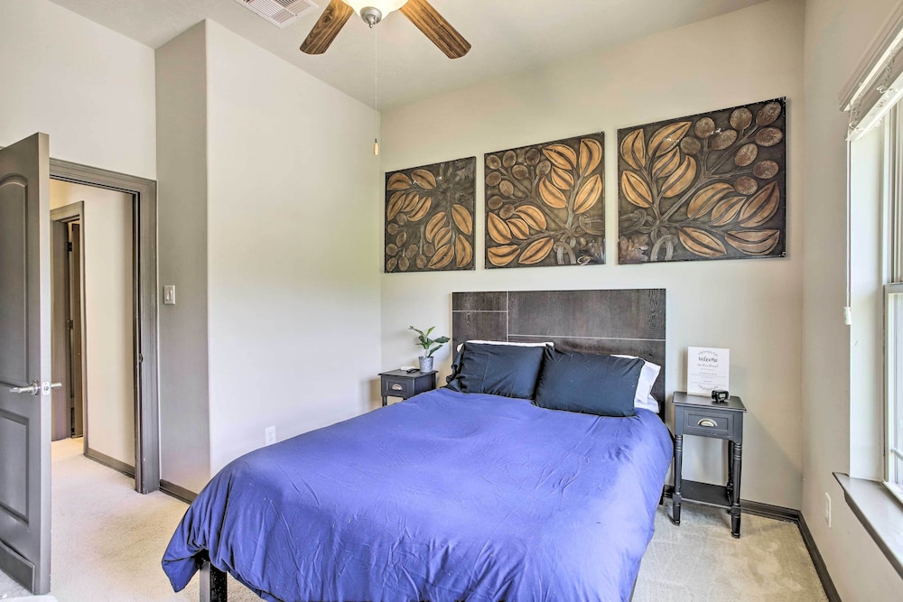 Family-friendly Spring Townhouse w/ Backyard!