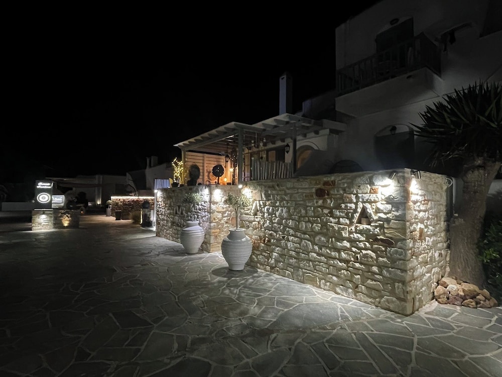 Zoumis Residence