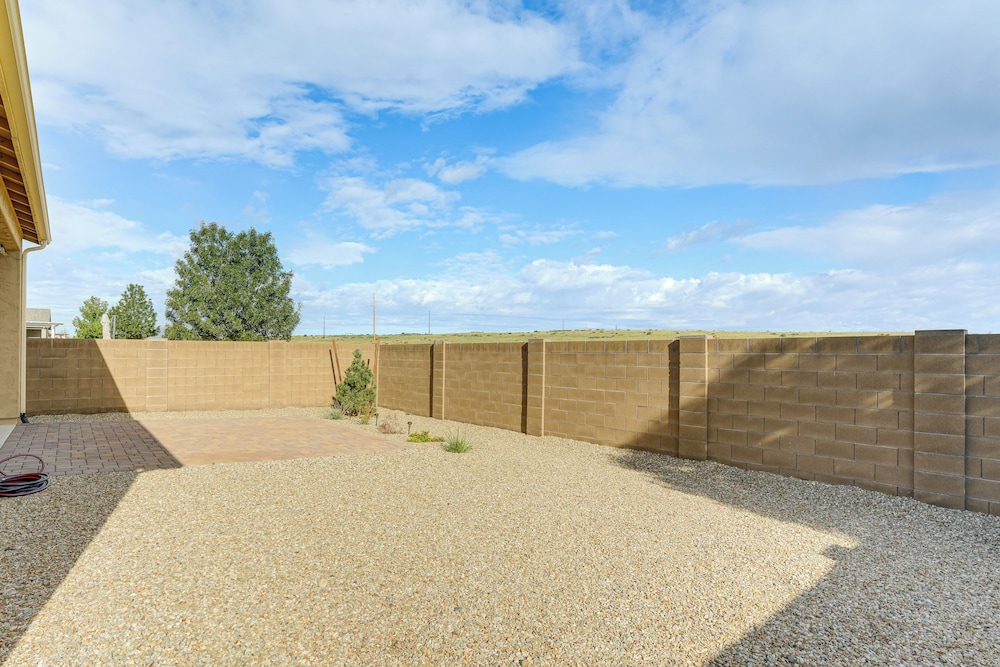 7 Mi to Watson Lake: Prescott Valley Home w/ Patio