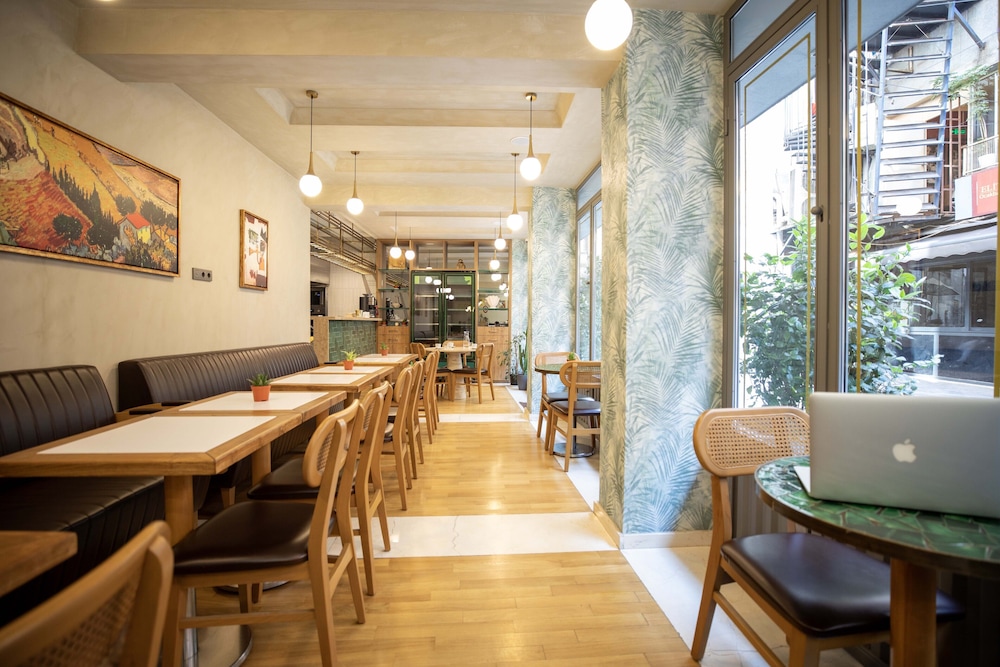 21 Rooms Hotel - Image 13