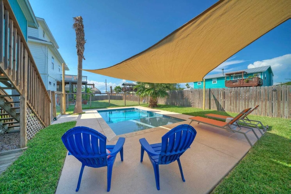 Sleeps 22 2 Homes w/ Private Pool, Game Room, Nature Views 7 BDR Avantstay