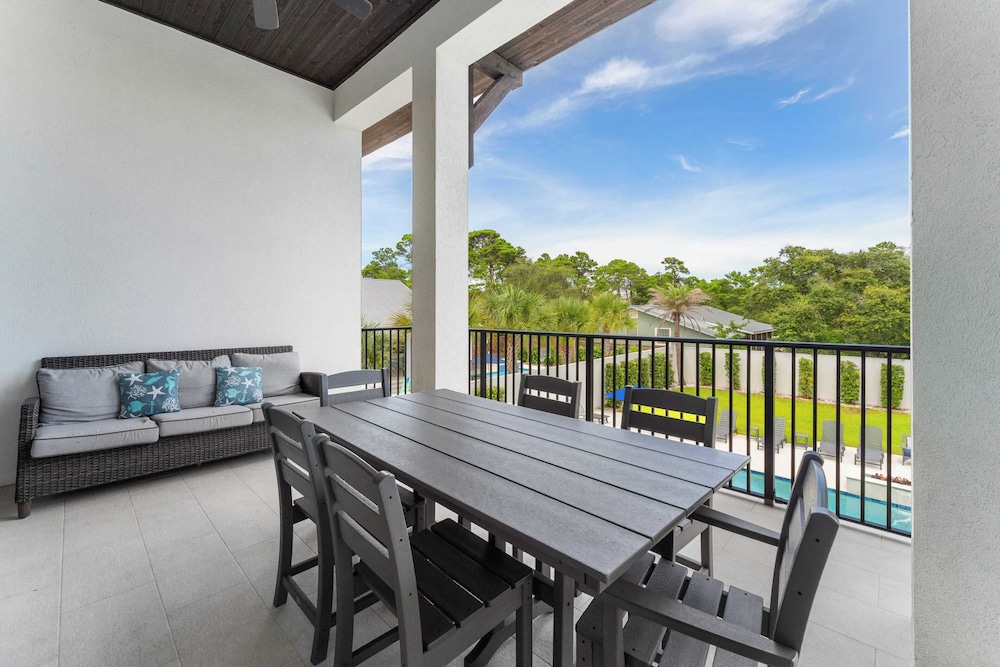 Walk to Beach + Pool, Hot Tub & Game Room 30A Ohana Grande by Avantstay