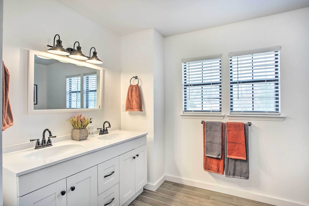 Lakefront Frankston Home w/ Guest Studio! - Property Image 41