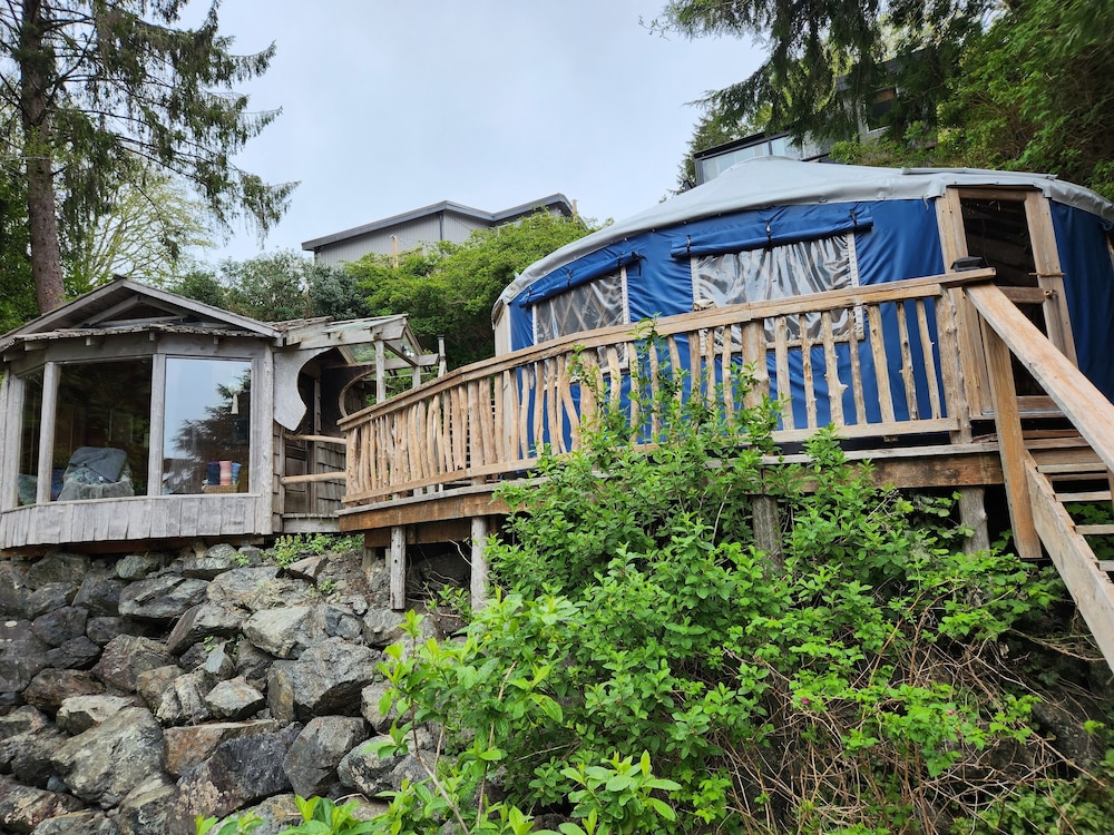 Lunar Cove Inn