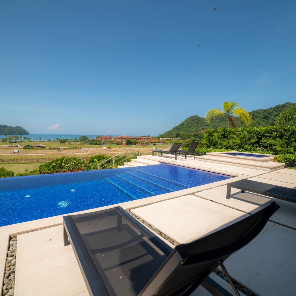 - Casa Blue Sail 6 bdr Ocean View - Family