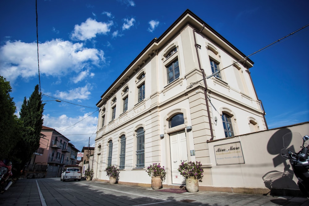 Mira-mare Apartments & Suites