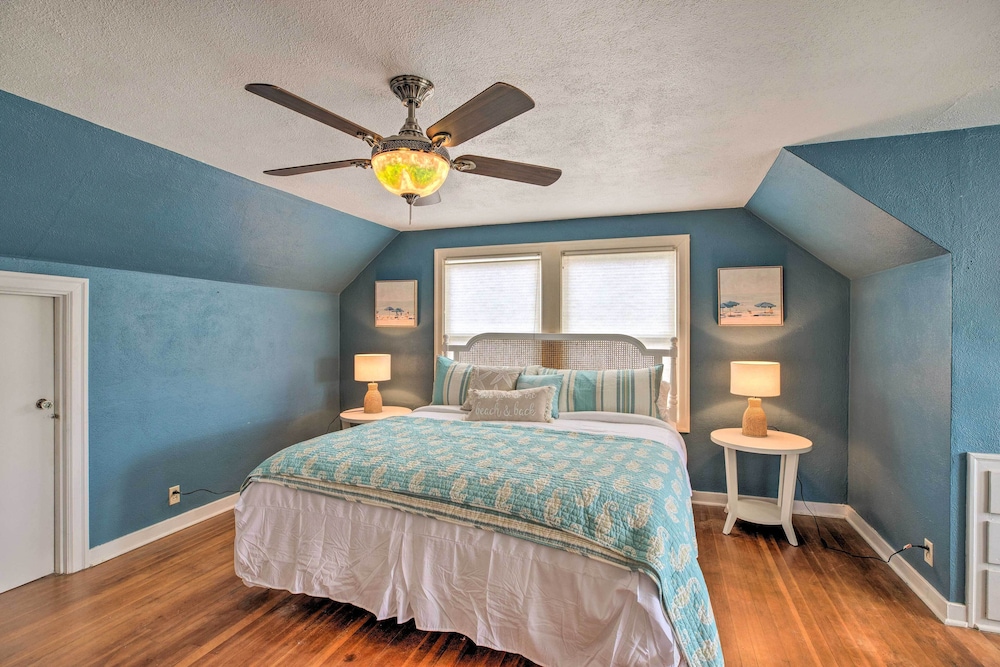 Seaside Cottage With Hot Tub: Walk to the Beaches! view 4