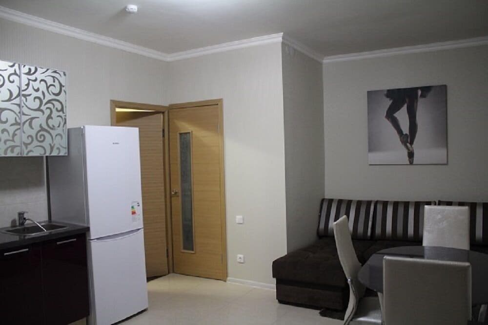 V Gostyah U Julii Guest House