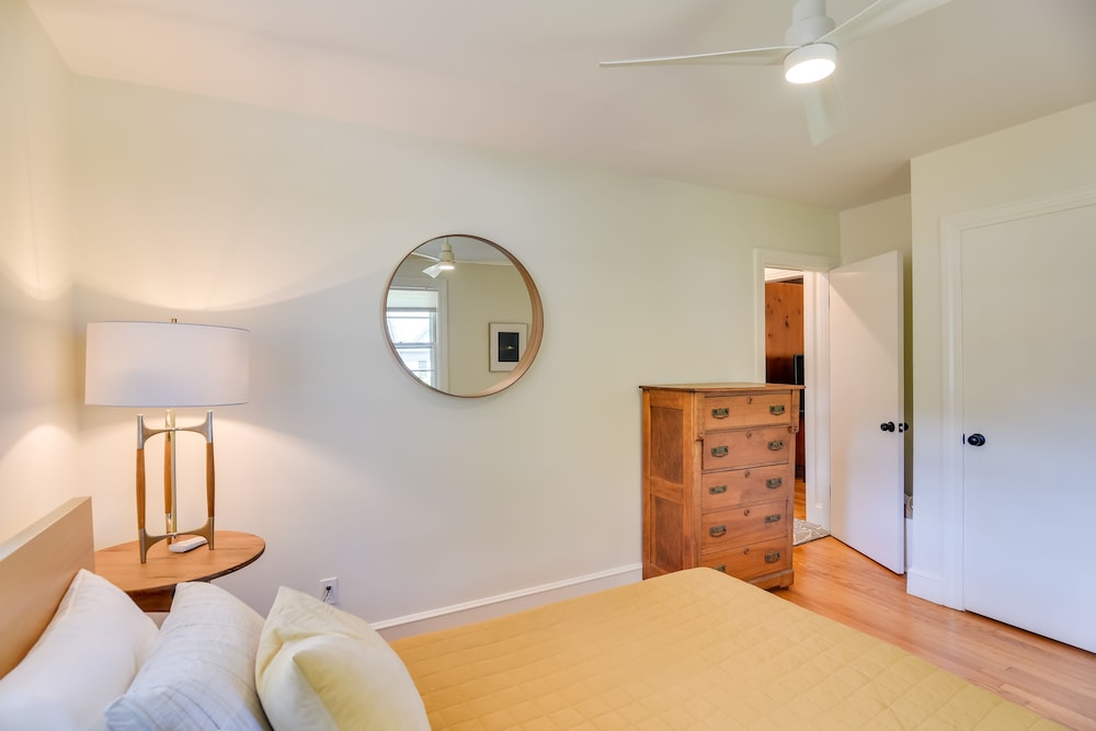 Home in Narragansett w/ Beach Access!