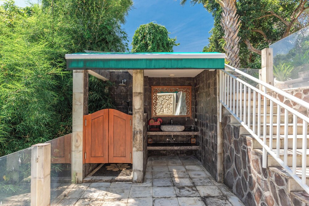 Bougainville Hill Villa